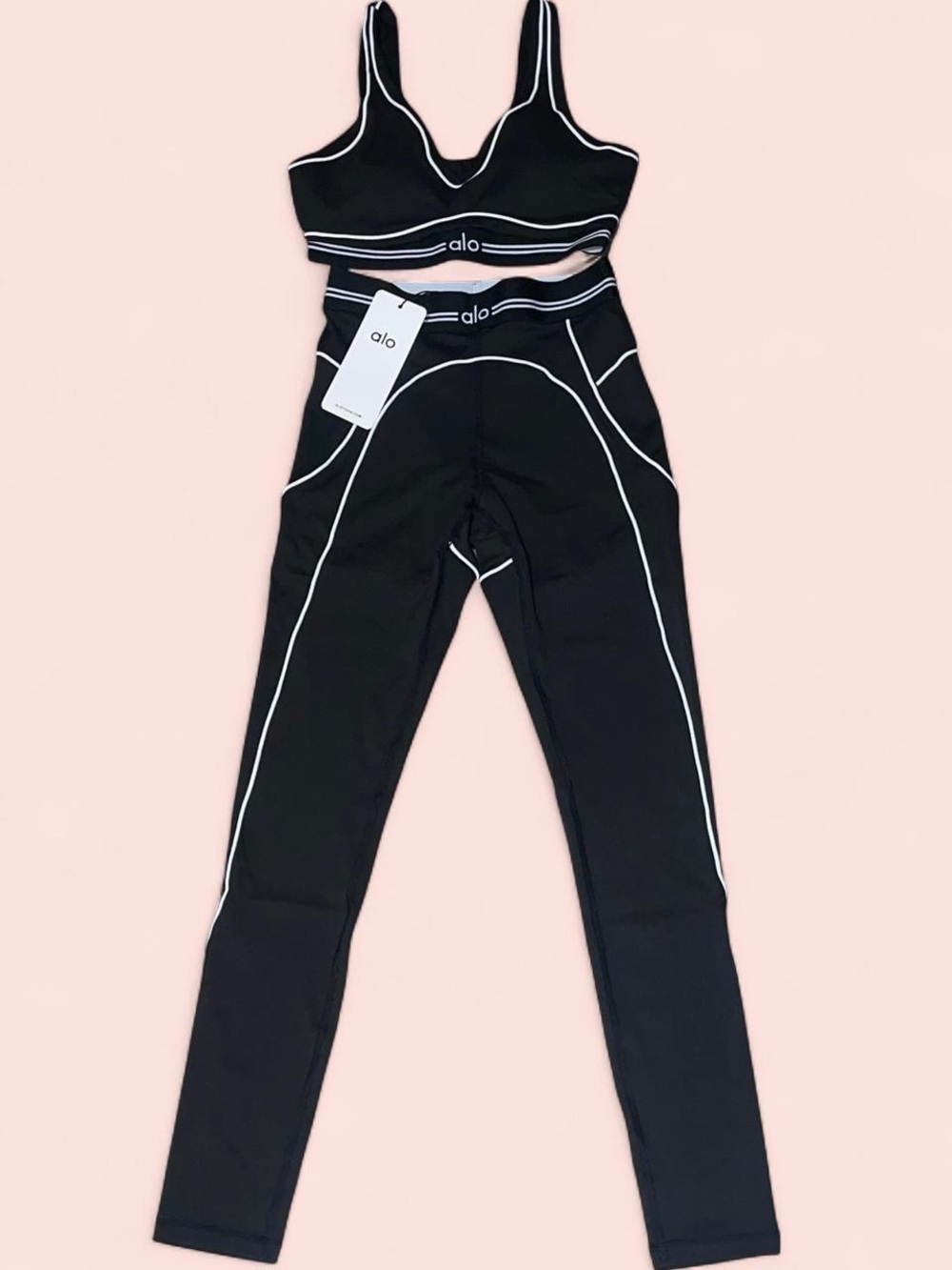 Alo Yoga Black Airbrush Heart Throb Set Bra & Leggings